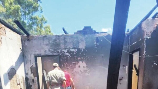 Dos niños mueren calcinados y la mamá va presa