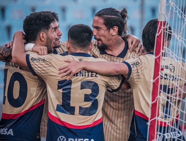 Versus / Con novedades, Diego Martínez llevó 26 futbolistas a Juan León Mallorquín