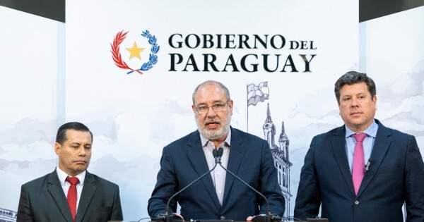 La empresa adjudicada por Itaipú compró los pupitres antes del llamado a licitación
