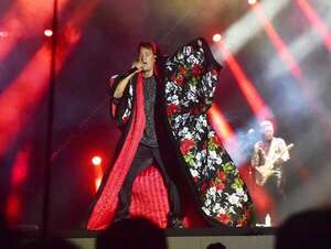 Tan Biónica invita a bailar y a sanar a miles durante su noche mágica en Asunción - Música - ABC Color