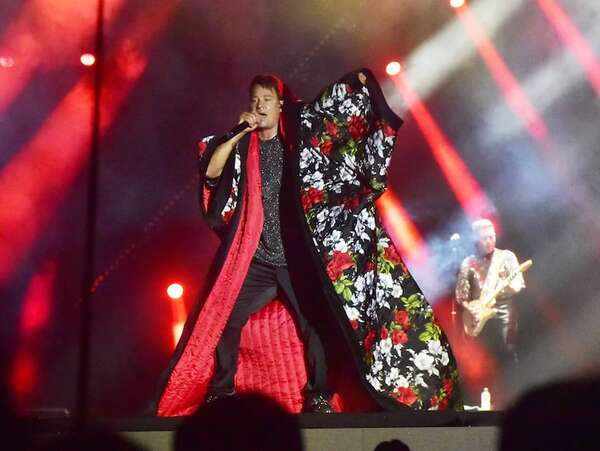 Tan Biónica invita a bailar y a sanar a miles durante su noche mágica en Asunción - Música - ABC Color