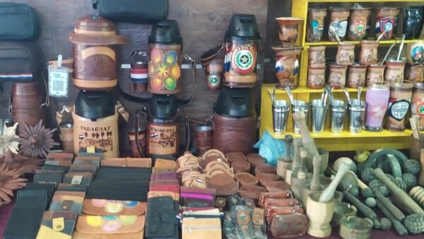Artesanías en la plaza hasta este martes