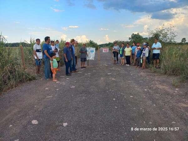 Tensión en Ybytymí por el cierre de camino vecinal: Corte decidirá el futuro del litigio - Nacionales - ABC Color
