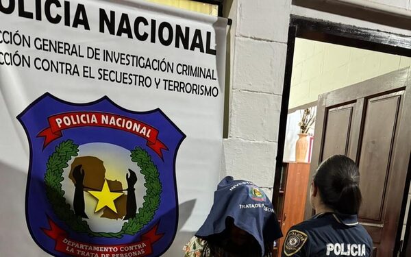 Detienen mujer por trata de personas y rescatan a su hermana