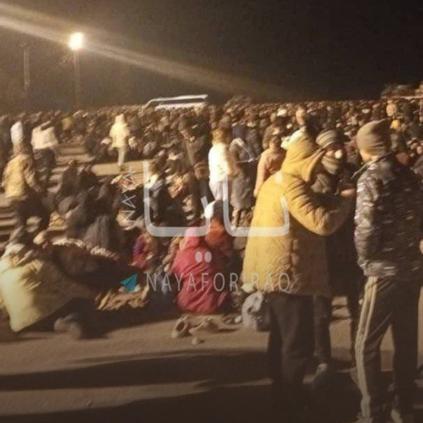 COLAPSO EN LA BASE AÉREA RUSA DE KHMEIMIM: MILES DE REFUGIADOS HUYEN DEL CAOS EN SIRIA - TVS