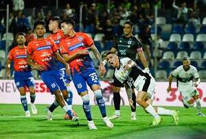 Olimpia derrotó al 2 de Mayo y quedó a 3 puntos de Libertad en la antesala del clásico blanco y negro - Fútbol - ABC Color
