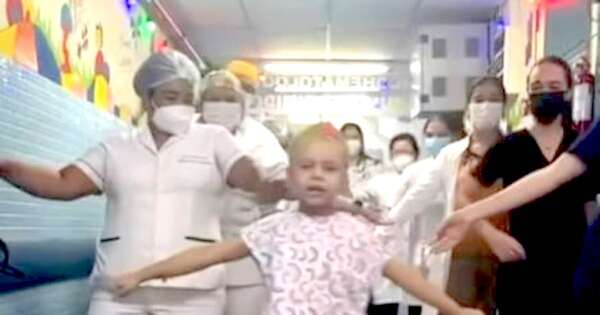 La Nación / Niña de 6 años venció al cáncer y celebró con baile junto al equipo del IPS
