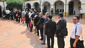 En el Senado crean cargos llamativos para ubicar a leales