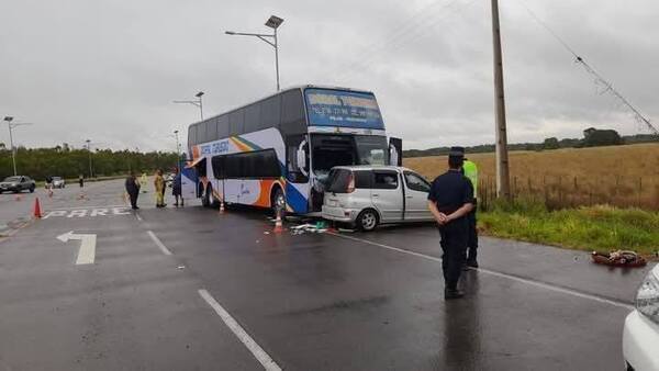 Una pareja murió de manera trágica al ser embestida por un bus - 1000 Noticias