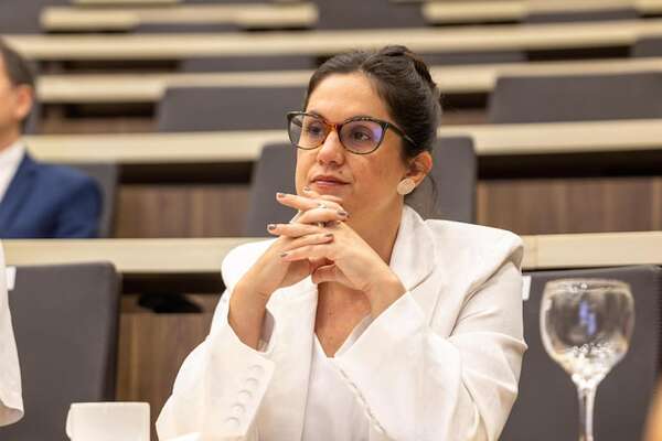 Poemario de Anuncio Martí: tras suspensión de presentación, ministra de Cultura niega censura - Literatura - ABC Color