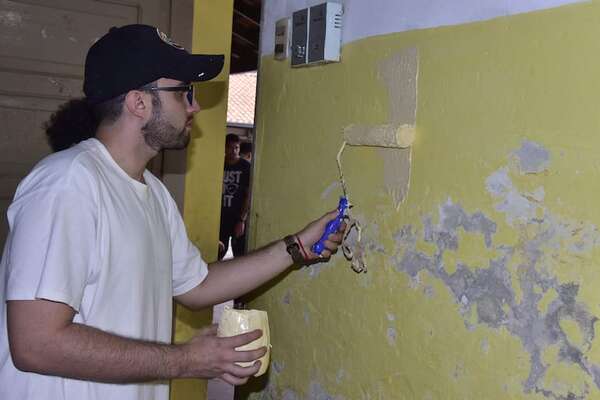 Voluntarios que “levantan” escuelas denuncian más de 800 instituciones “olvidadas” por el MEC - Nacionales - ABC Color