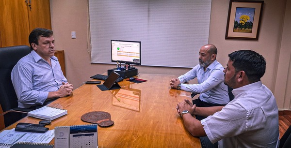 Analizan mejoras para el cruce fronterizo de camiones de carga mediante balsas - La Clave