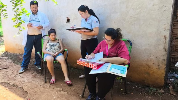 Equipo de USF Ciudad Nueva realiza visitas domiciliarias en Ciudad del Este