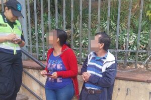 Padres de niño infectado con VIH en el INCAN, se encadenan exigiendo justicia tras 14 años de la negligencia