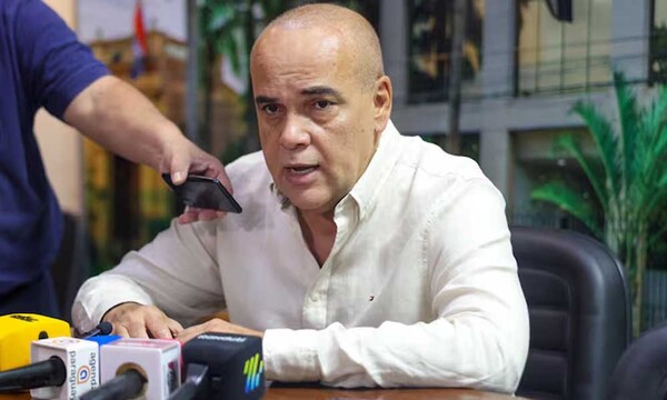 Bachi Núñez niega beneficiar a "leales" y defiende contratación de bachilleres - OviedoPress