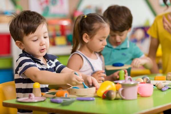¿Dónde dejar a los chicos para ir a trabajar? La guardería, un espacio de cuidado y aprendizaje - Estilo de vida - ABC Color