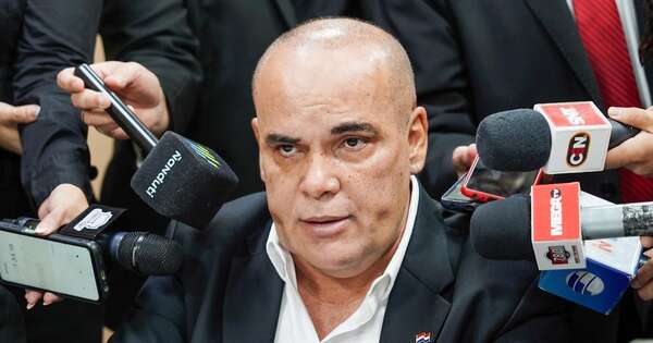 La Nación / “No son mis leales”, dice el presidente del Senado sobre funcionarios con aumentos salariales