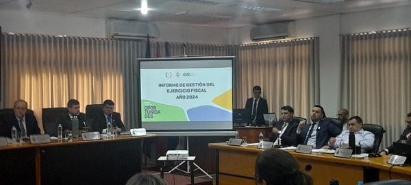 Pereira presenta informe de gestión 2024 en primera sesión de la Junta Departamental de Itapúa