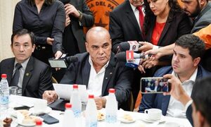 “Bachi” Núñez aumentó salario de funcionarios de confianza del Senado y lo defiende