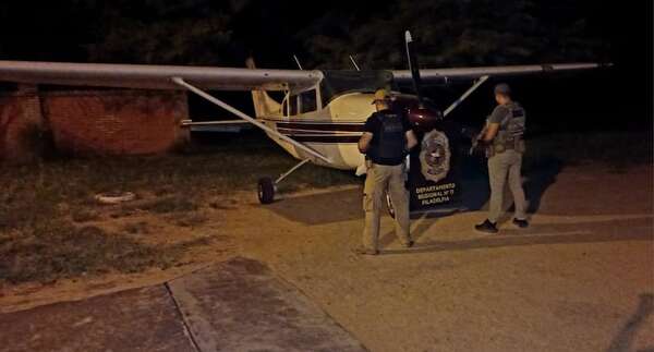 Incautan supuesta narcoavioneta en la localidad de Filadelfia, Chaco - Policiales - ABC Color