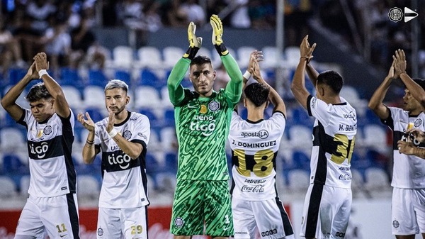 Olimpia cumple y se acerca al puntero