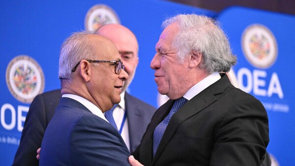 El surinamés Albert Ramdin es elegido nuevo secretario general de la OEA