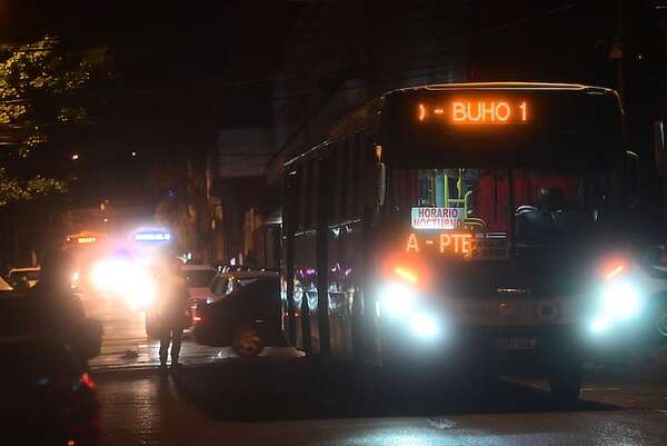 Pasajeros que usaron el servicio nocturno de buses Búho esperan que se amplíe a otras ciudades - Economía - ABC Color