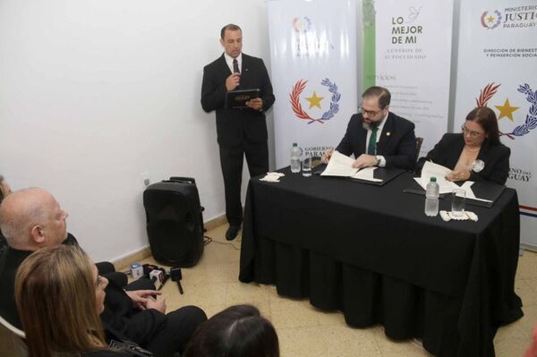 Ministro Benítez Riera participó en la inauguración de la Casa de Asistencia para MPL