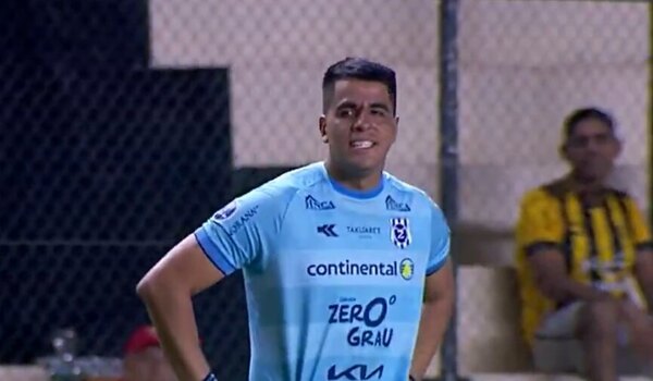 Versus / Felipe Giménez defendió con todo a Carlos Servín tras su "blooper" en la Sudamericana