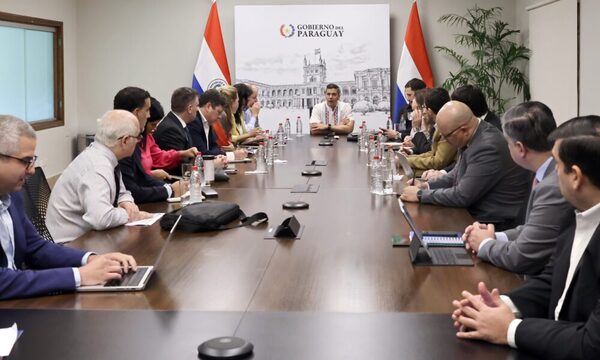Ante lluvia de quejas, Gobierno anuncia equipo nacional para mejorar sistema de salud