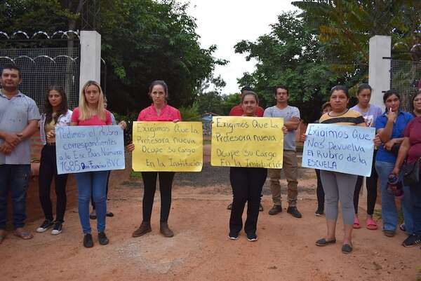 Alumnos de escuela de Santaní no asisten a clases por un problema de rubro y docente - Nacionales - ABC Color