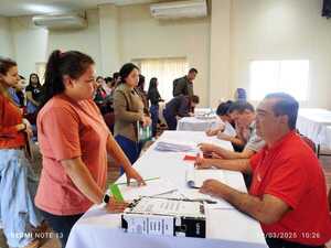Reciben documentos para renovación de becas en Misiones