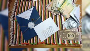 Novios pidieron efectivo como regalo de bodas