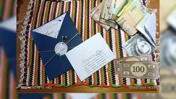 Novios pidieron efectivo como regalo de bodas