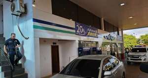 Diario HOY | Encapuchados asaltan estación de servicio: huyen con dinero y un arma
