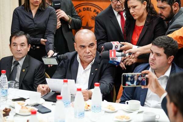 Bachi culpa a otros y pretende lavarse las manos sobre “aumentazos” a sus nuevos leales  - Política - ABC Color