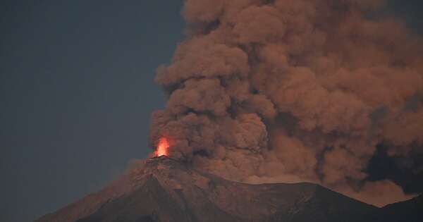 La Nación / Guatemala: evacúan a casi 10.000 personas por erupción del volcán