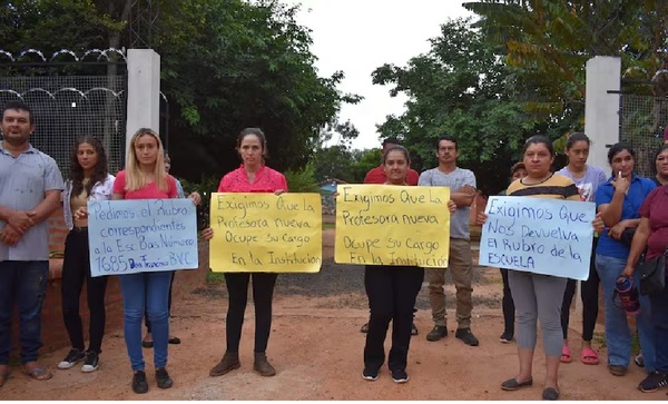 Alumnos de escuela de Santaní no asisten a clases por problema de rubro y docente - OviedoPress