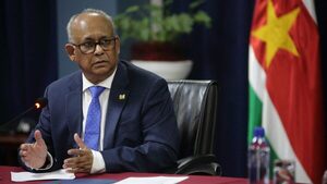 El canciller de Surinam es elegido secretario general de la OEA - La Clave