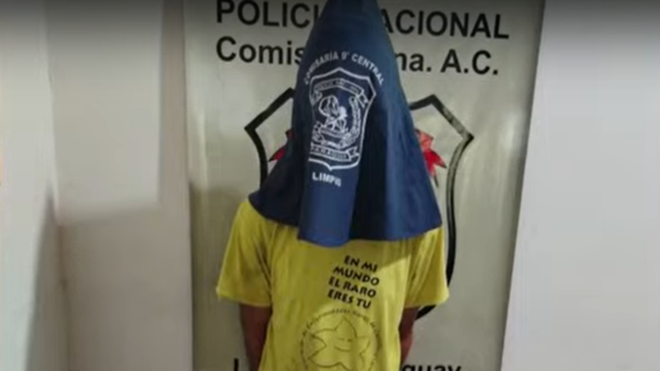Video: Amenazó a su hija con un rifle y terminó detenido