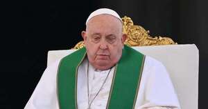 La Nación / La salud del papa mejora y su pronóstico deja de ser “reservado”, anuncia el Vaticano