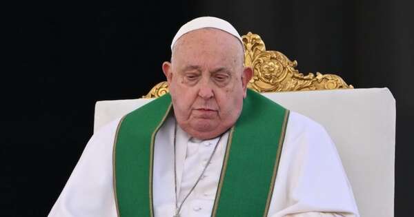 La Nación / La salud del papa mejora y su pronóstico deja de ser “reservado”, anuncia el Vaticano