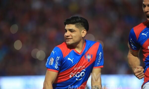 En Chile hablan del platal que gana el ex Cerro, Claudio Aquino, en Colo Colo