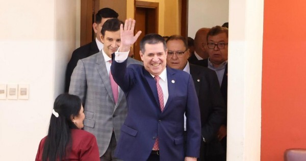 Los colorados suman afiliados en Argentina, pero los migrantes siguen apuntando a la inscripción automática