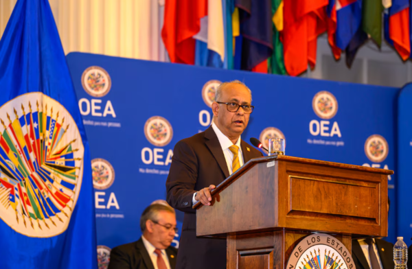 Albert Ramdin, canciller de Surinam, es el nuevo secretario general de la OEA - trece