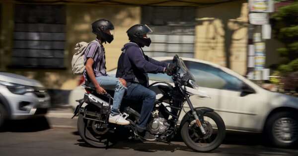 La Nación / Transporte en moto: estiman que unas 4.000 personas al año utilizan el mismo casco