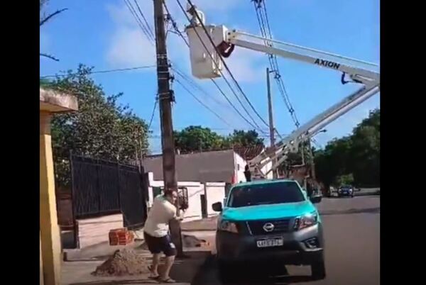 A palos atacó un móvil de la ANDE para evitar que le corten el servicio