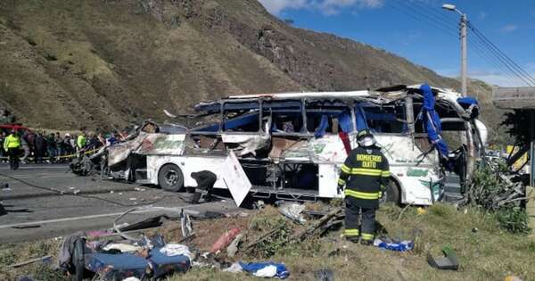 La Nación / Dos accidentes de carretera dejan 25 muertos en México