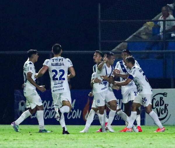Ameliano imbatible en su Fortaleza - Fútbol - ABC Color