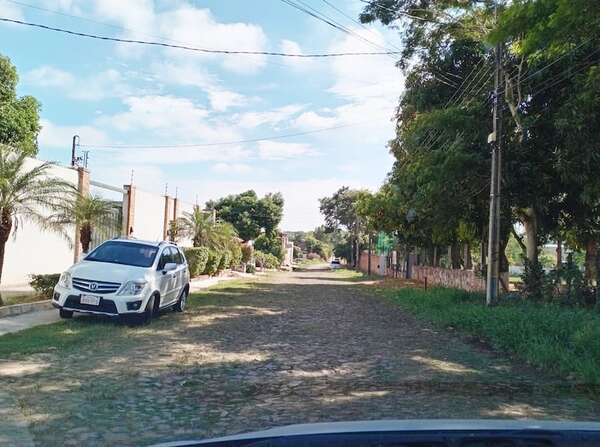 Proveedora de pupitres chinos podrá cobrar anticipo sin precisar porcentaje - Política - ABC Color